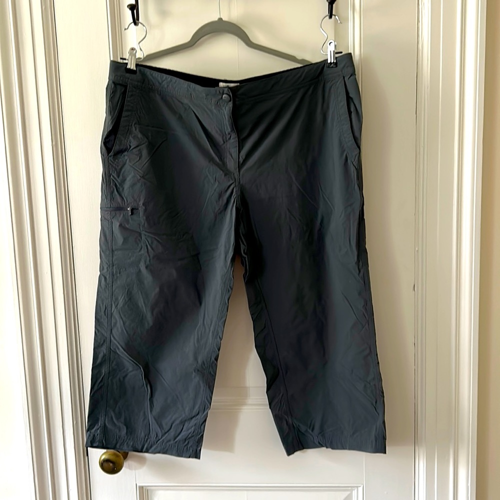 LLBean crop pants, great for hiking or just hot summer days! 5 pocket! 20